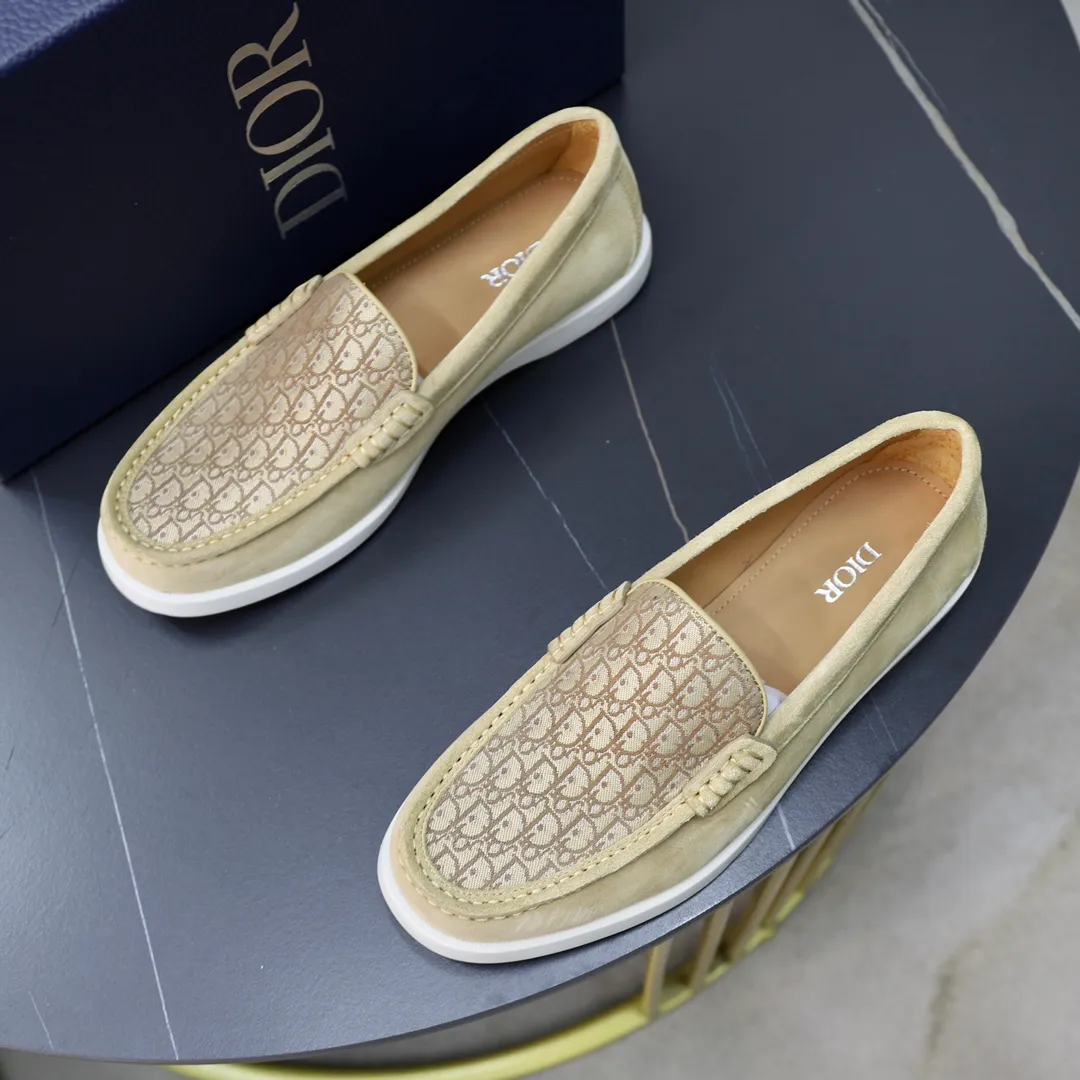 Ex-factory price: 540🙅‍♂️🙅‍♂️🙅‍♂️ Brand: Dior DIOR Standard code: Men's code 38/44 (45 can be customized) Grade: Same as the official website Material: Original cowhide stitching, cowhide lining, original TPU wear-resistant soft outsole Style categories: Leisure and sports version, footwear for driving, young fashion, European and American trends, British style Color: actual picture color